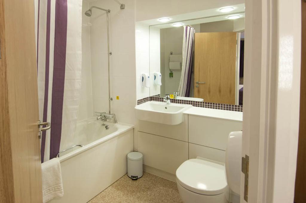 Premier Inn Dover East Номер фото