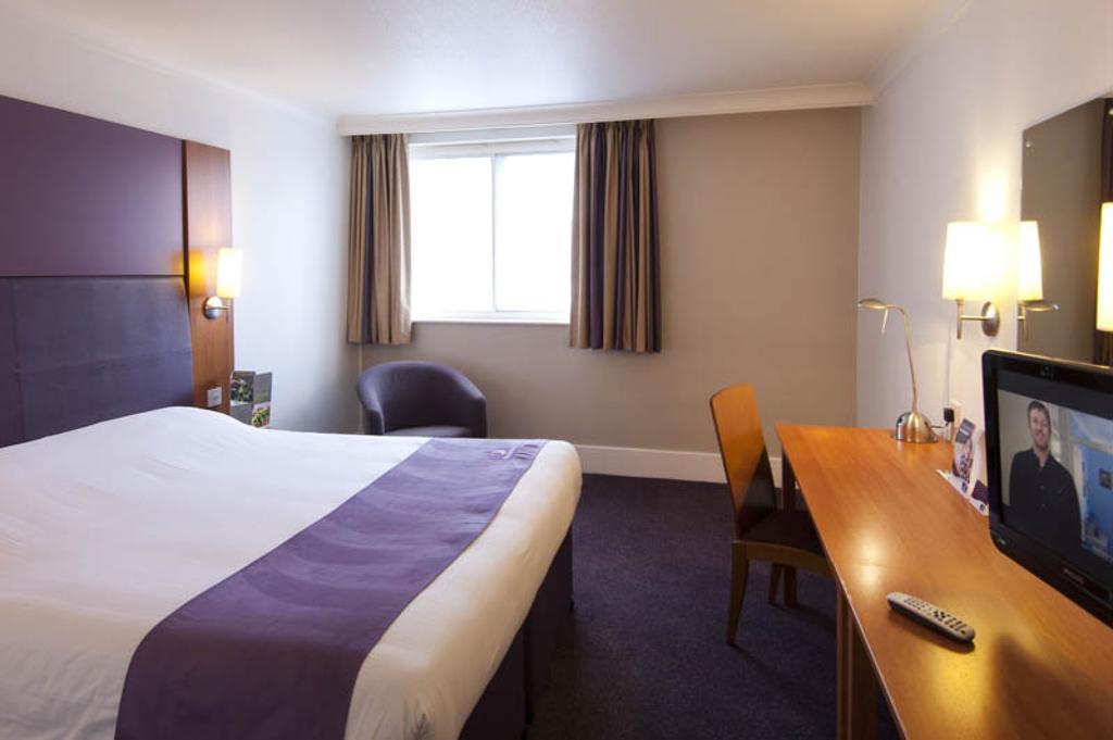 Premier Inn Dover East Экстерьер фото