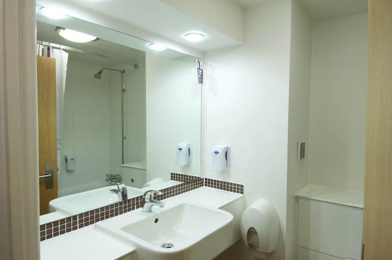 Premier Inn Dover East Экстерьер фото